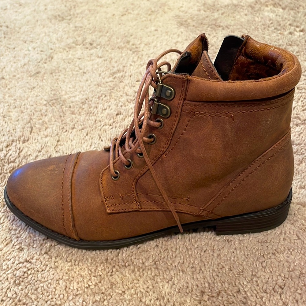 BRAND NEW lace up bootie